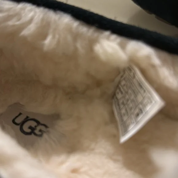 Uggs “Ansley” moccasins black Sz 8 like new - Picture 2 of 4